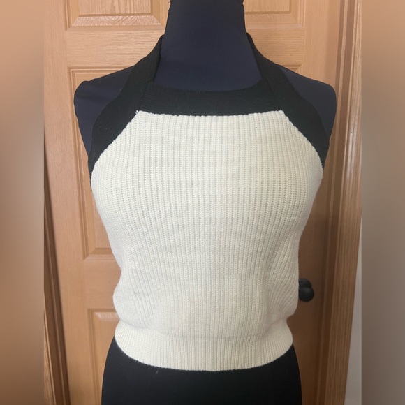 Color-Block Cutout Ribbed Sweater Set - Picture 4 of 7